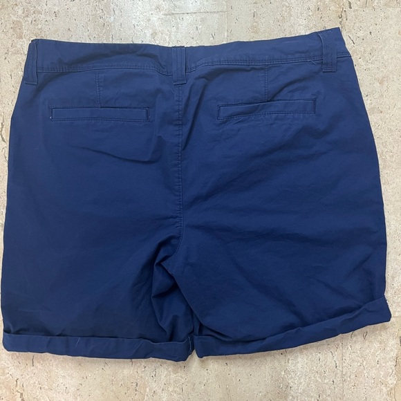 Old Navy Cuffed Chino Shorts Size 10 - Picture 2 of 4